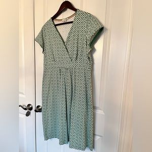 Boden jersey knit knee-length dress, green and white geometric. US size 12